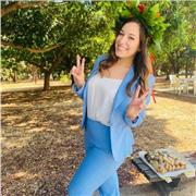 Laureata in lingue e letterature straniere e in didattica delle lingue moderne con la votazione di 110/110 e lode